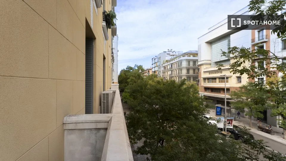 Balcon - Shared Room with Kitchen in Arapiles, Madrid