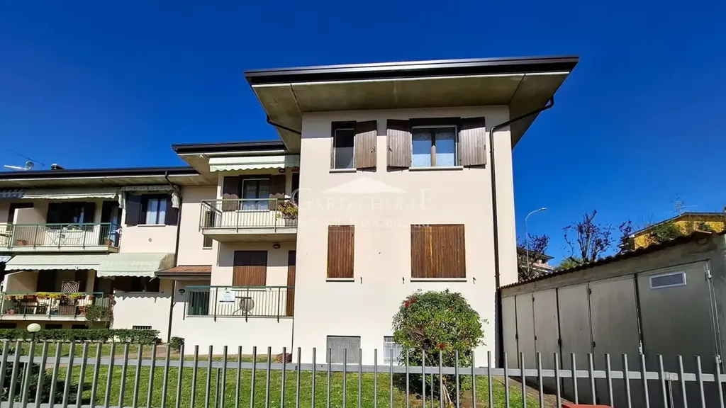 Välivaade - Bright Trilocale with Balcony in Lonato