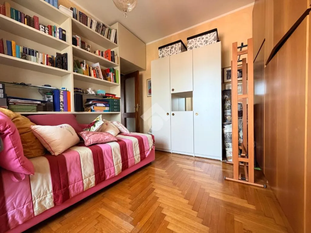 Camere da letto - Trilocale with Balcony in Brescia