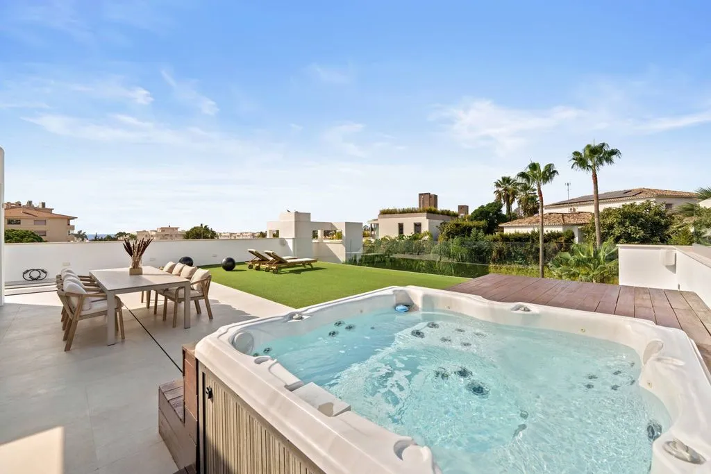 Terrasse - Contemporary Villa with Pool in Nueva Andalucía