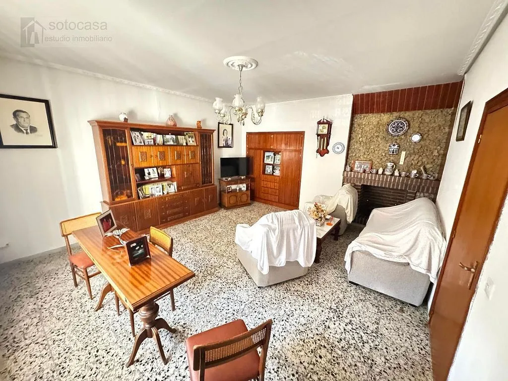 Söögituba - Six-Bedroom House with Large Plot in Renedo de Esgueva