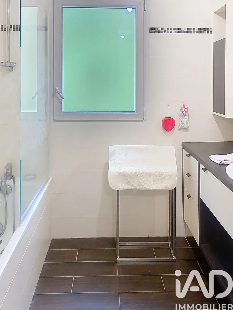 Salles de bain - Appartement Moderne avec Terrasse à Le Plessis-Trévise