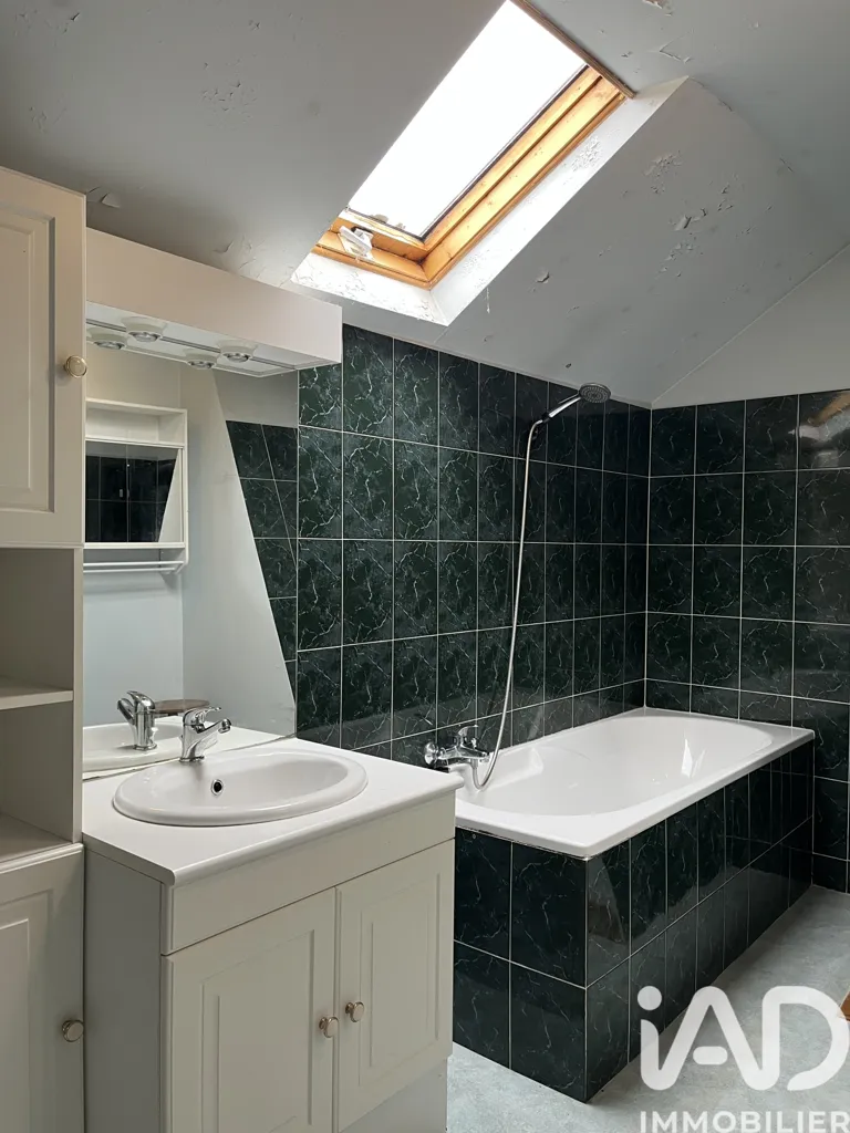 Salles de bain - Maison avec Dépendances et Terrain à Ayen