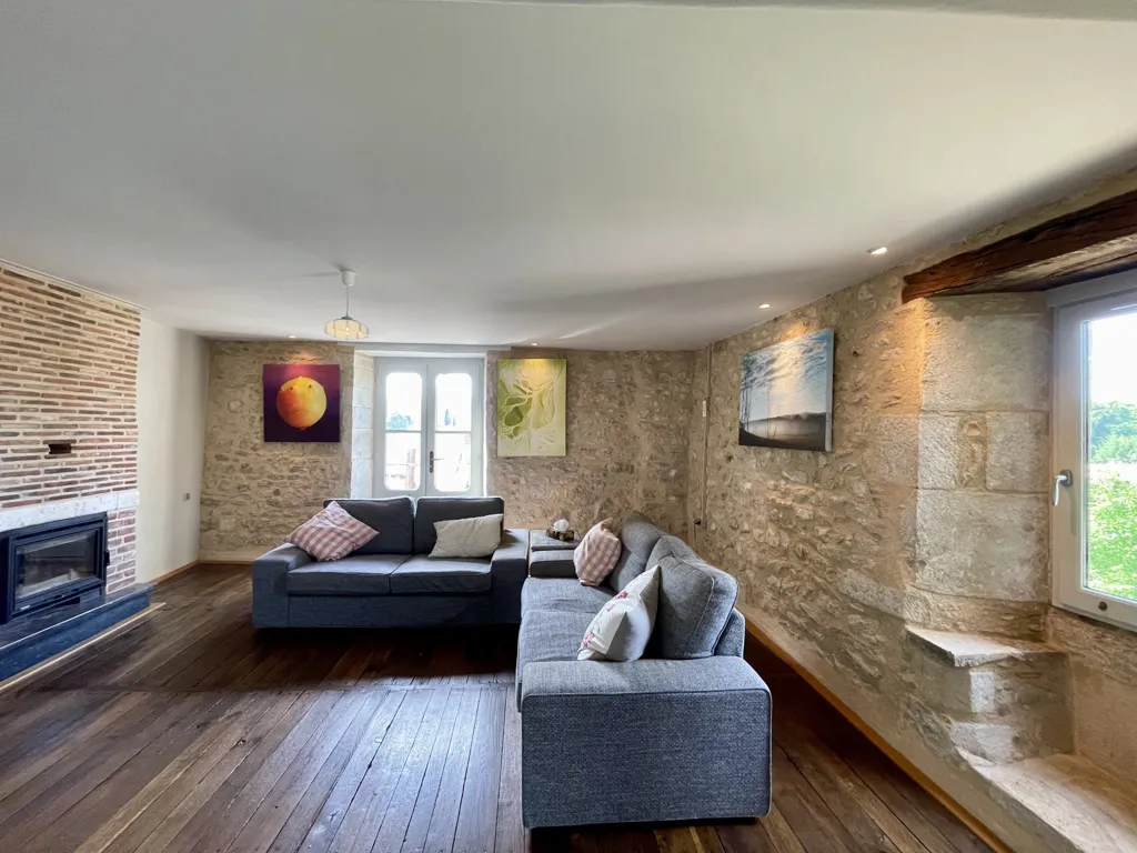Séjour - Maison Médiévale avec Tour à Charroux