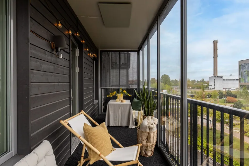Balcon - Modern Flat with Glass Balcony in Österplan