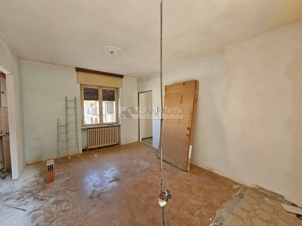 Pièces - Spacious 3-Bedroom Apartment in Alba