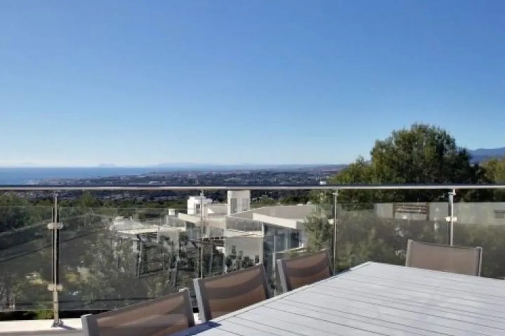 Terrace - Semi-Detached Villa with Sea Views in Marbella