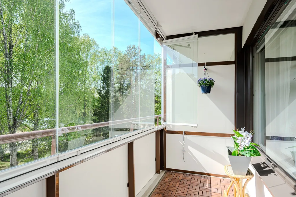 Balcon - Modernised Flat with Balcony in Vähäntuvantie