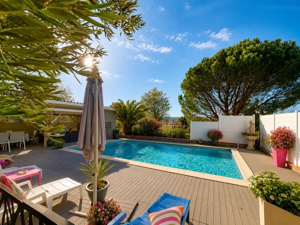 Bassein - 1970s House with Pool in Garidech