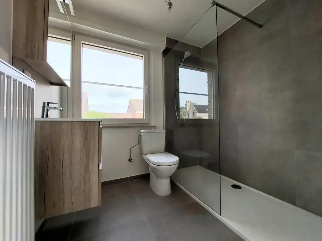 Salles de bain - Maison Rénovée avec Jardin à Bruges