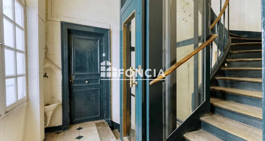 Pièces - Studio avec Mezzanine sur Île Saint-Louis