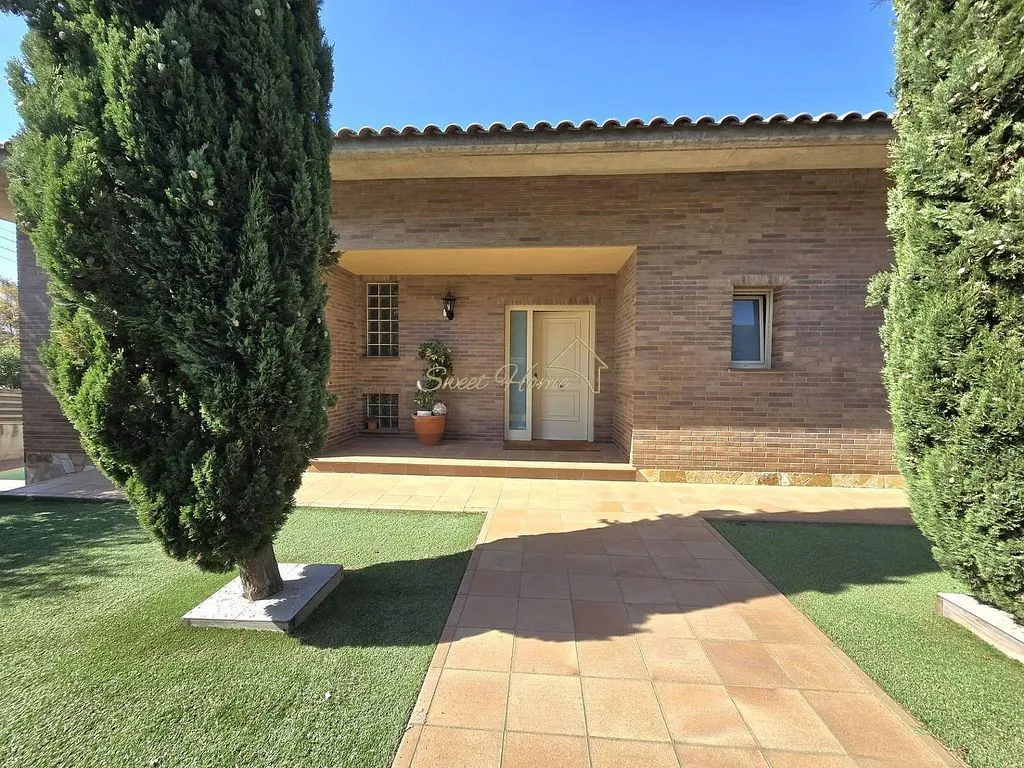 Terrass - Luxury House with Pool in Cabrils, Catalonia