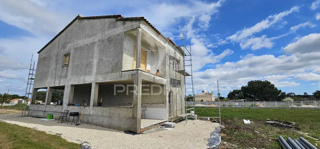 Extérieur - Mixed Use Property with Pool in Remodelable House