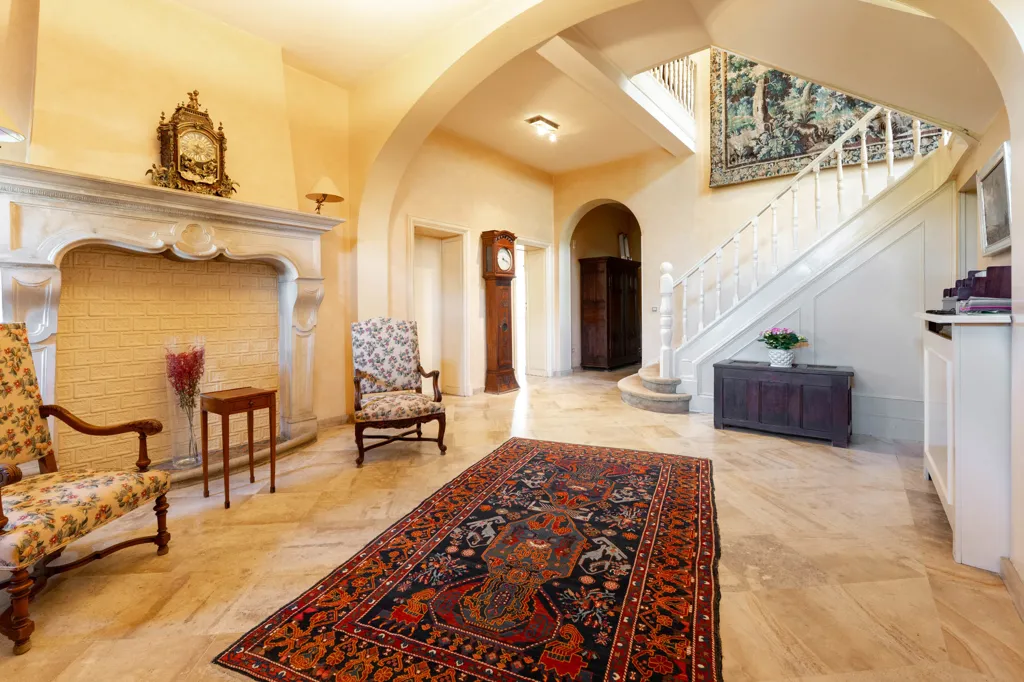 hallway_entrance