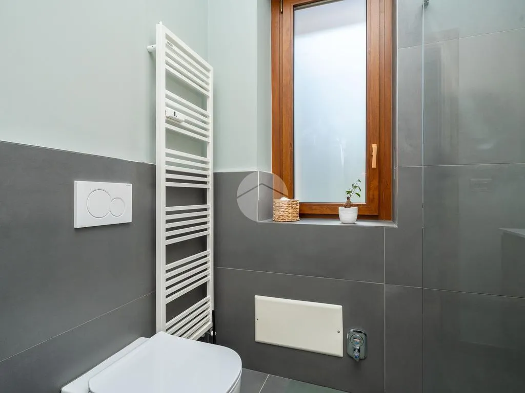 Bathrooms - Modernised 3-Bedroom Apartment in Druento