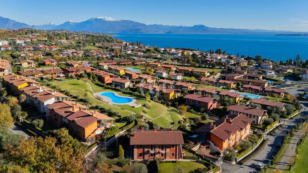Trilocale with Private Garden in Padenghe Sul Garda