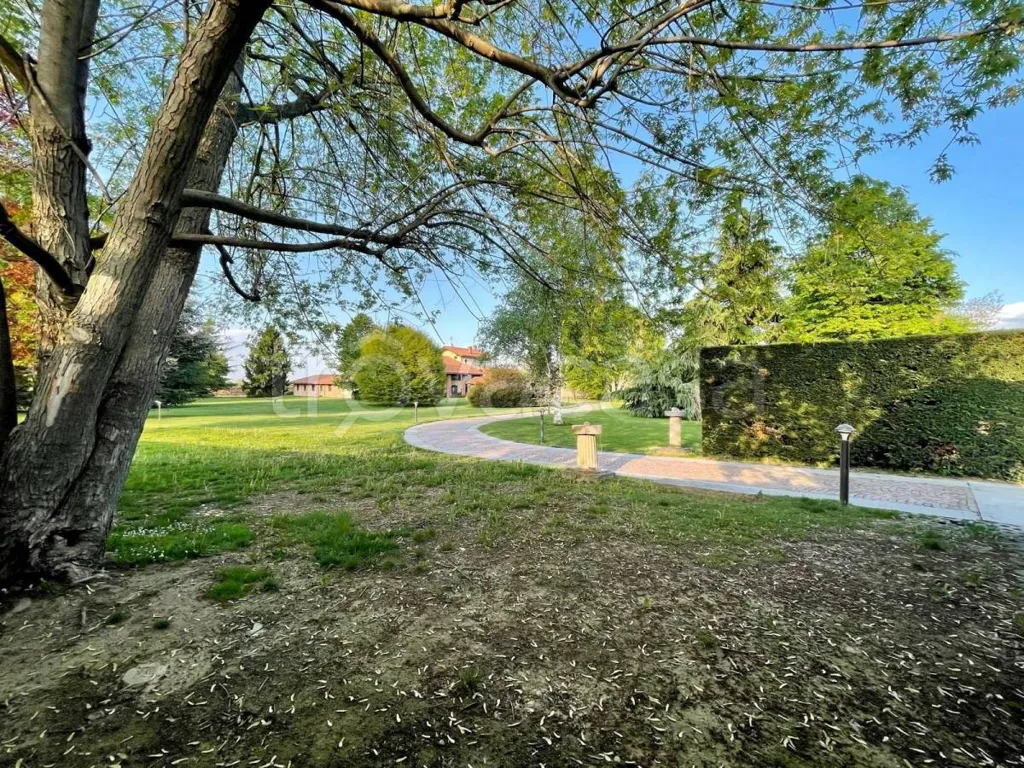 Aed - Historic Villa with Unique Fountain in Cuneo