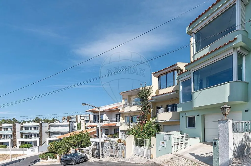 Exterior - Luxury Villa with Ocean View in Cascais
