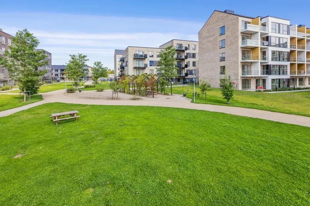 Aed - 3-Bed Flat with Balcony in Odense