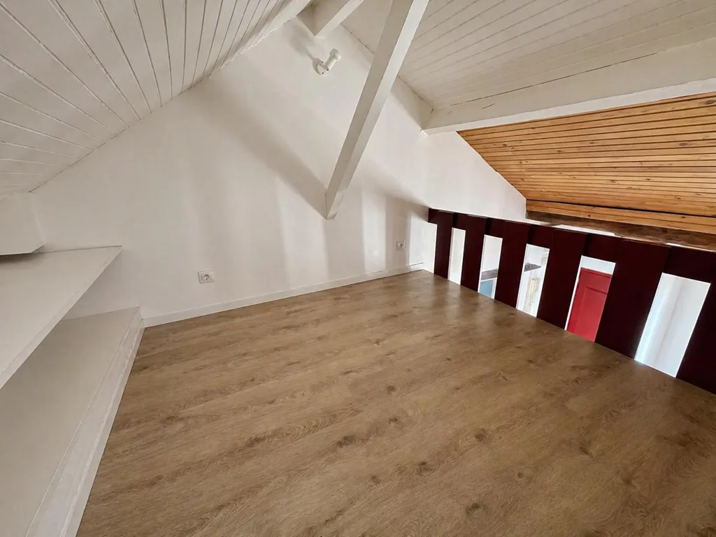 Toad - Atypical Duplex Apartment in Fontainebleau