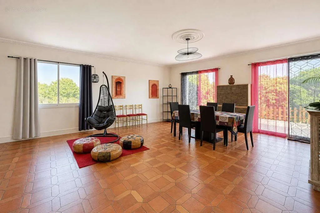 Dining Room - Large House with Pool in Château-Gontier