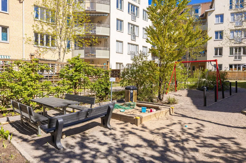 Jardin - Modern Flat with Garden in Frösunda