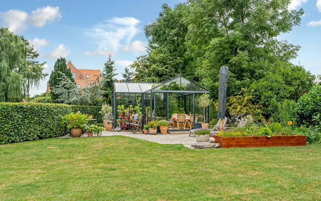 Jardin - Rustic Redbrick Villa with Garden in Nakskov