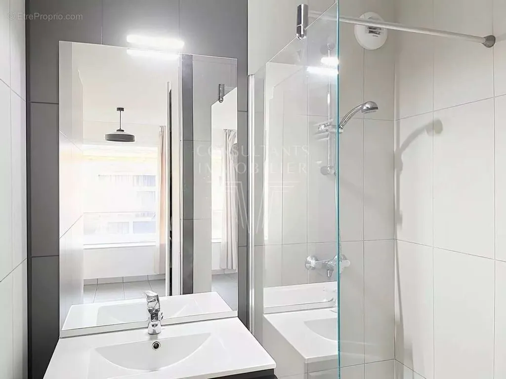 Vannitoad - Two-Bedroom Flat with Quiet Setting in Paris XV