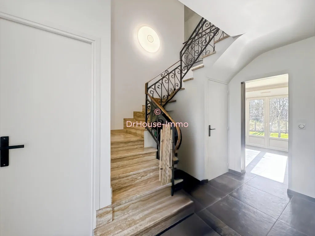 Pièces - Maison Familiale avec Piscine à Changé