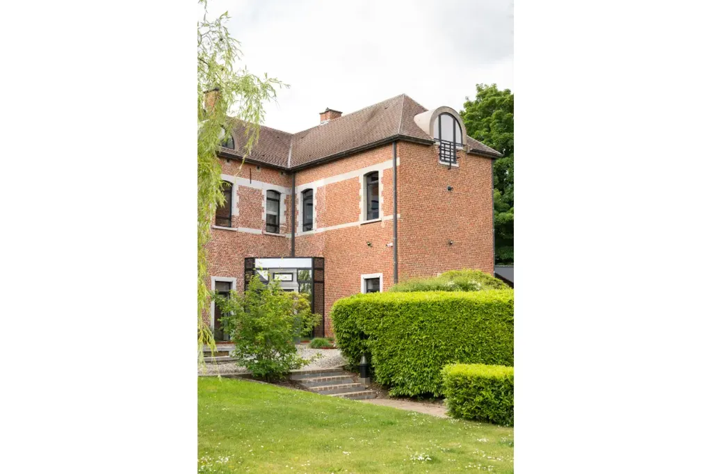 Välivaade - Elegant Villa with Pool in Nivelles