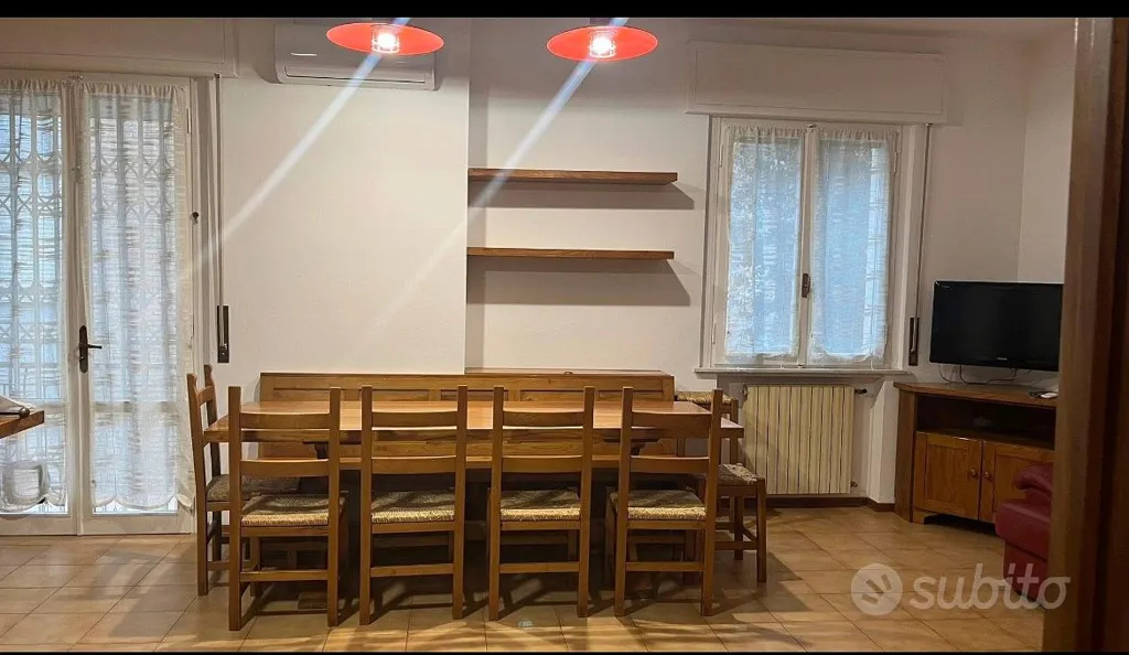 Salle à manger - Student Room with Balcony near Forlì Campus