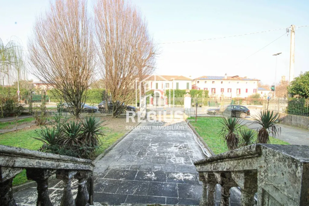 Pièces - Historic Villa with Central Location in Camposampiero