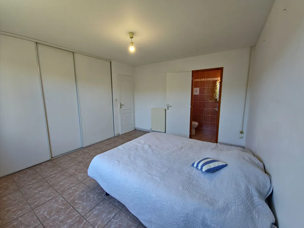 Chambres - Maison avec Piscine et Dépendance à Poucharramet