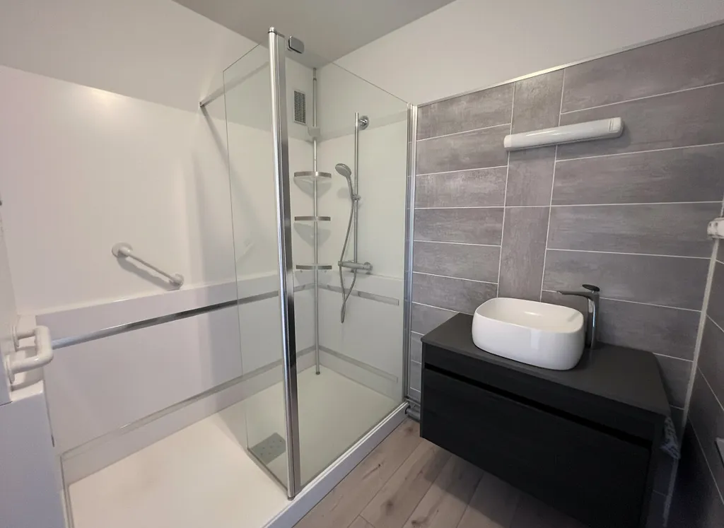 Salles de bain - Appartement 3 Pièces avec Balcon au Centre de Rambouillet