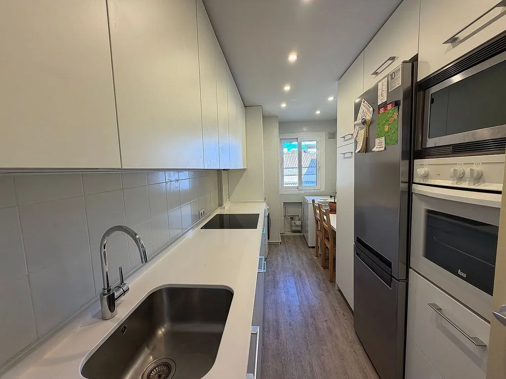 Köök - Ample Apartment with Balcony in Cortes - Huertas