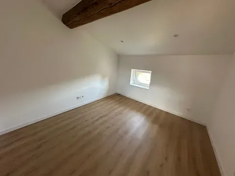 Pièces - Appartement Rénové avec Bureau à Paris