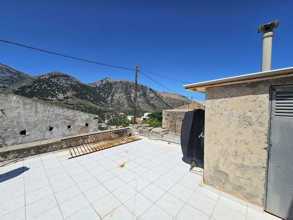 Terrazza - Old Construction House with City View in Crete