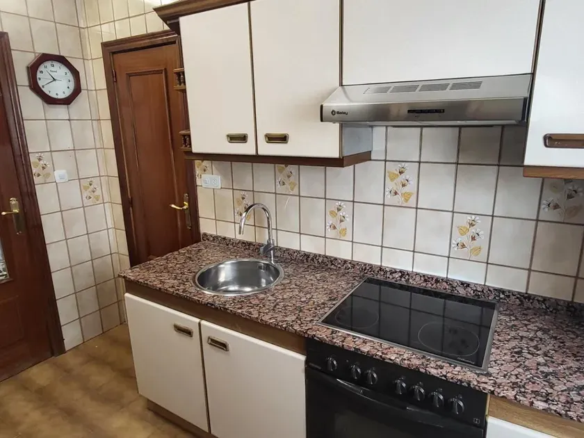Cocina - Piso con balcón y ascensor en Albacete Centro