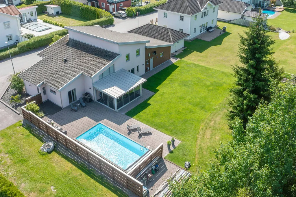 Vue aérienne - High-Quality Villa with Pool in Adolfsberg