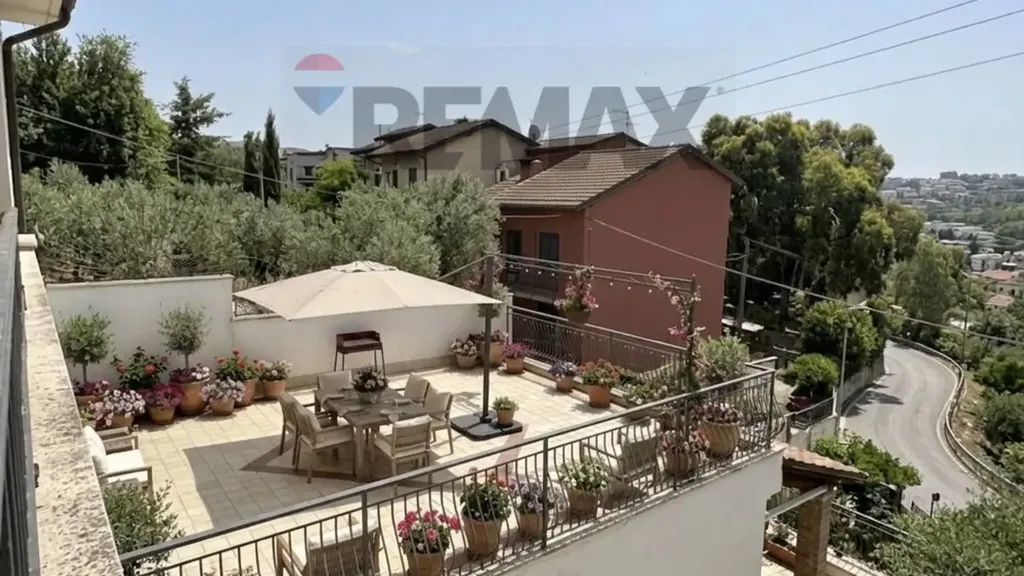 Terrass - Prestigious Villa in Exclusive Compounds, Rome North