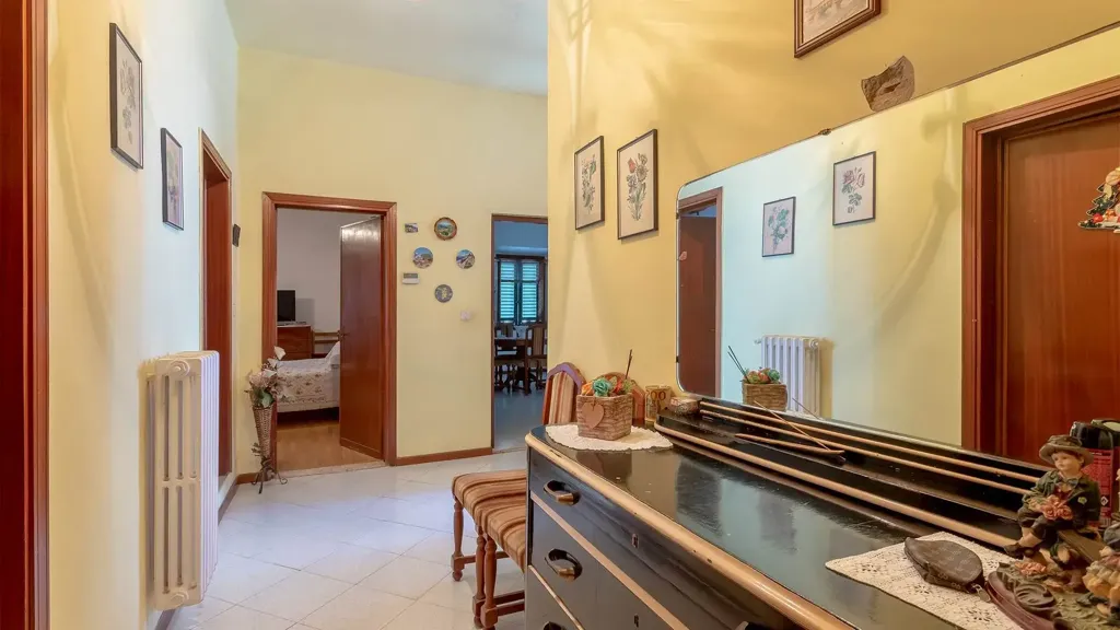 Entrée - Three-Bedroom Apartment with Garden in Signa
