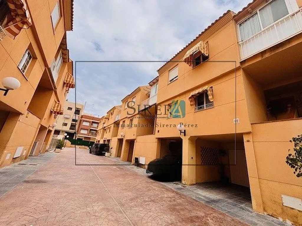 Aed - Terraced Adosado with Pool in Muchamiel Centre