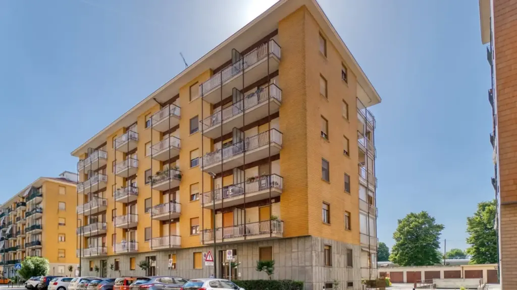 Välivaade - Partially Rented Flat with Balcony in Rivalta di Torino