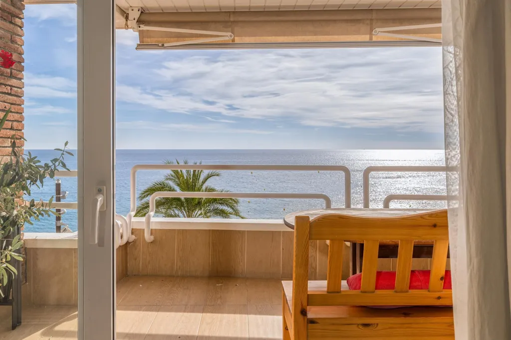 Rõdu - Beachfront Luxury Apartment in Lloret de Mar