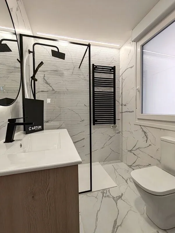 Salles de bain - Reformed Apartment with Balcony in City Centre