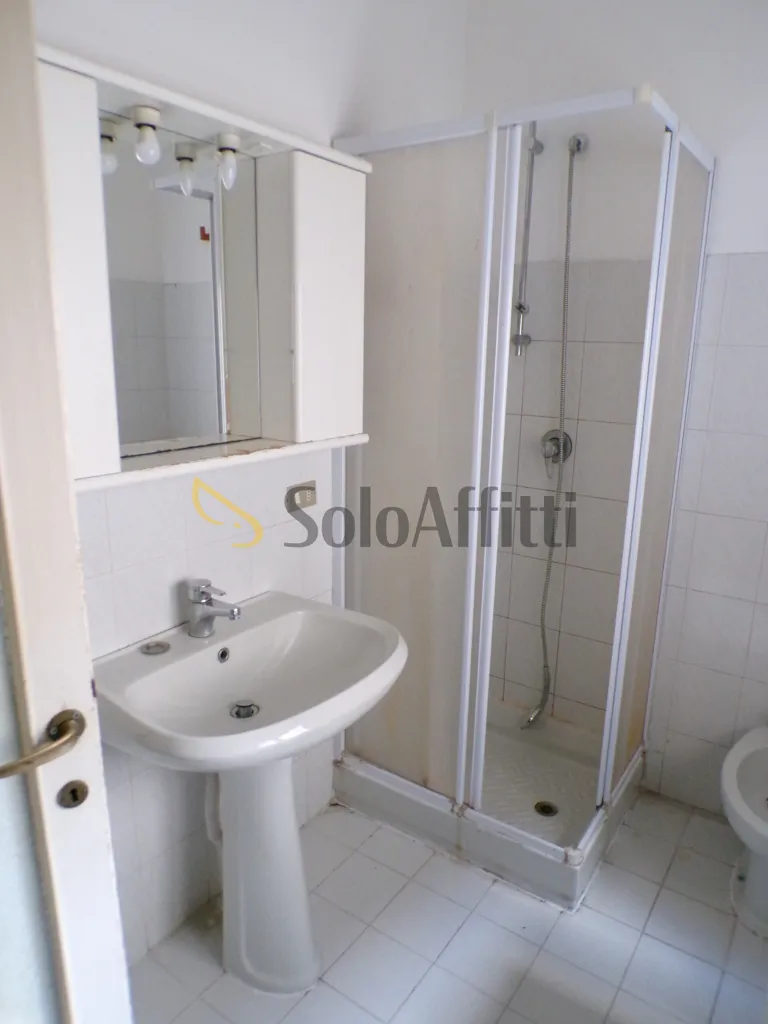 Salles de bain - Two-Bedroom Flat in Pavia's Historic Centre
