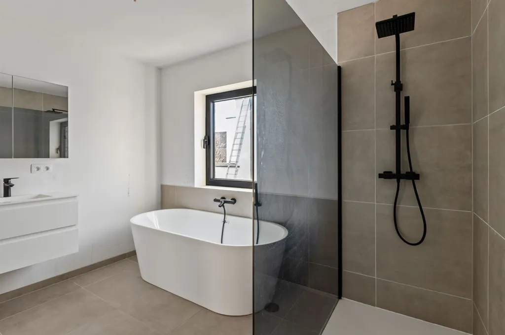 Salles de bain - Maison avec Piscine à Herentals