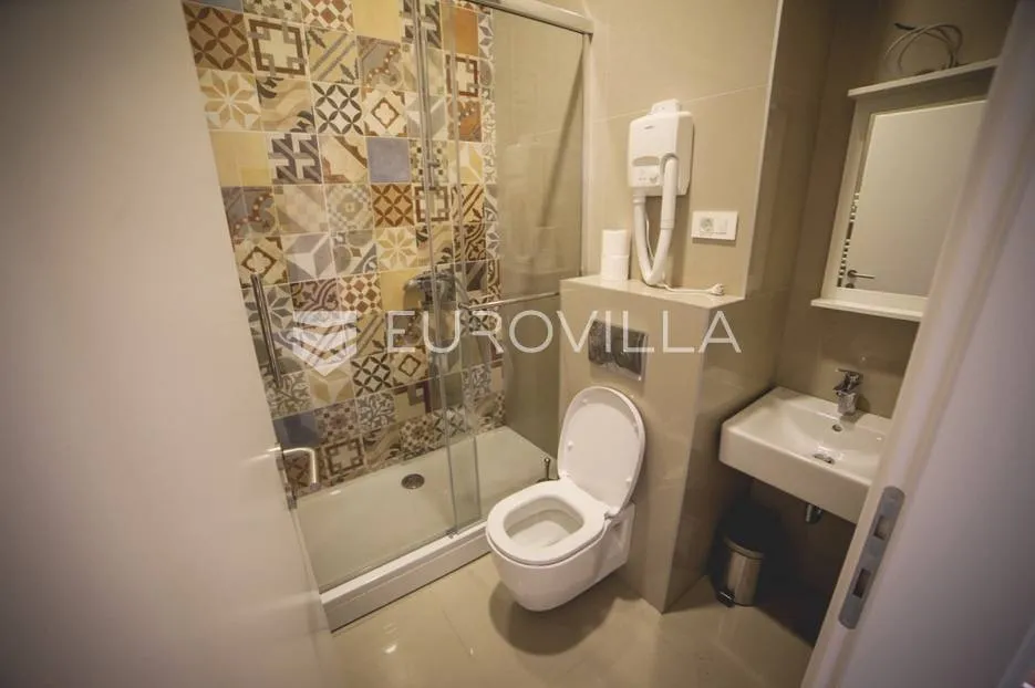 Salles de bain - Adapted Multi-Unit Apartment in Donji Grad