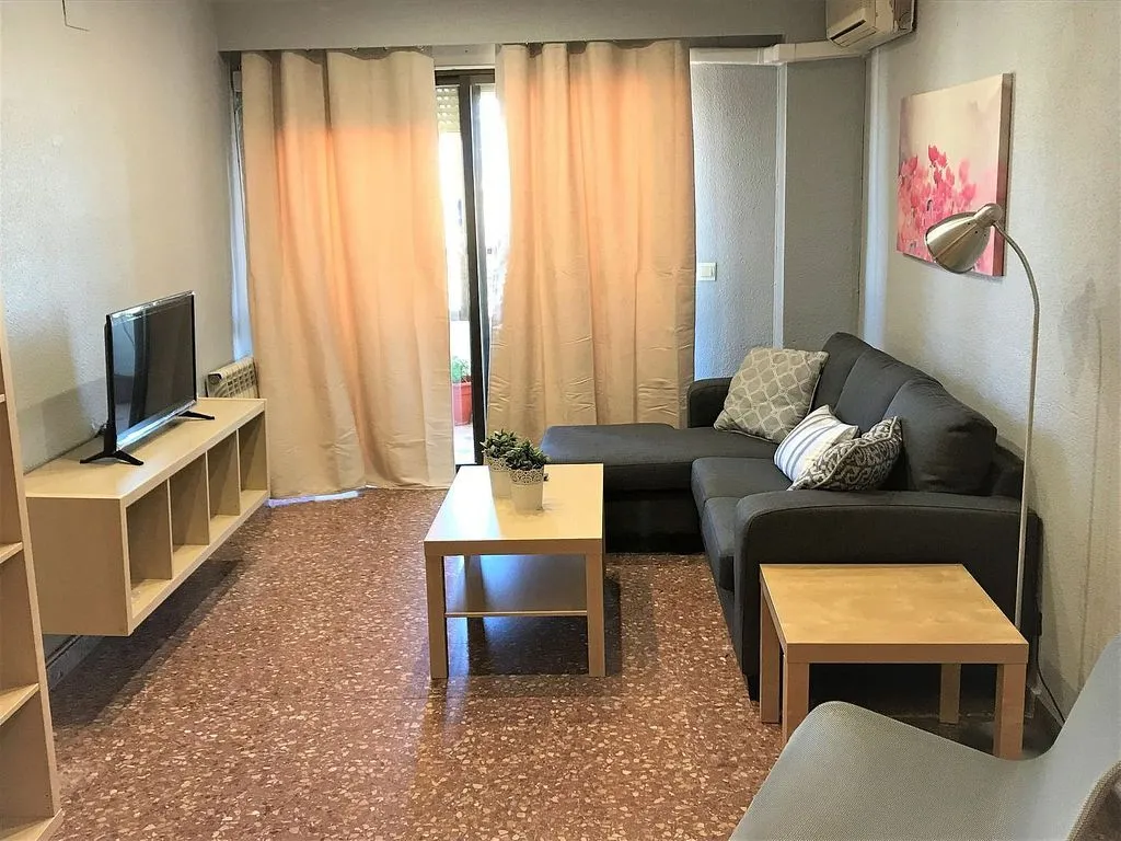 Student Flat with Balcony in Mestalla