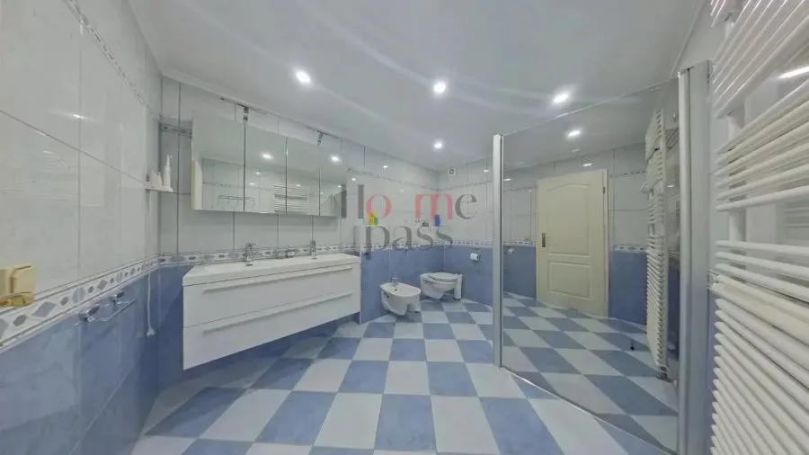 Salles de bain - Maison Familiale avec Jardin à Remich
